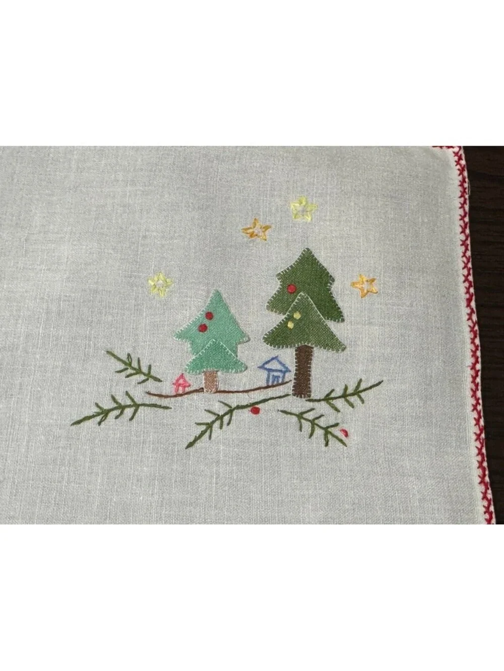 Vintage Christmas Table Runner, 4 Placemats, 4 Napkins, 2 Decorative Towels